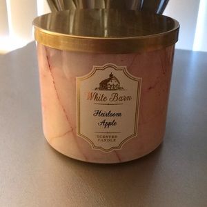 White barn bath & body works candle
